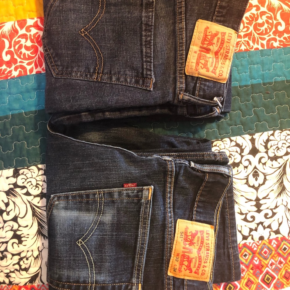 2 pares of men’s Levi’s 32/34